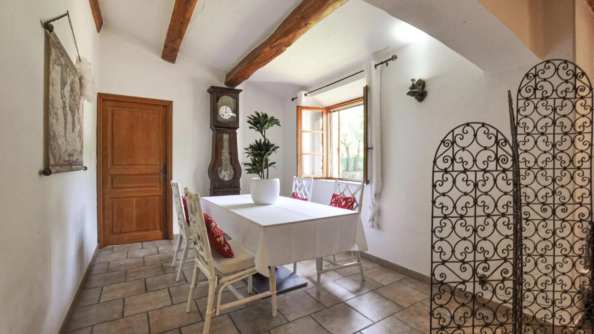 Pet Friendly Home In Fayence With Kitchen 0*,